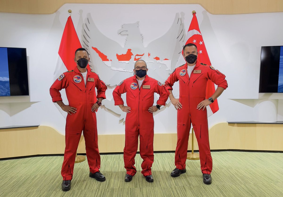 DubesRI_SG's tweet photo. Saya mendukung Jupiter Aerobatic Team yg akan berpartisipasi dalam Singapore Airshow 2022 (15-18 Feb 2022) di Changi Exhibition Centre.
.
.
#SingaporeAirshow2022 #jupiteraerobaticteam #TNI #inidiplomasi #KBRIsingapura #thejupiters #sas2022 #RISing https://t.co/cSERXHQWG1