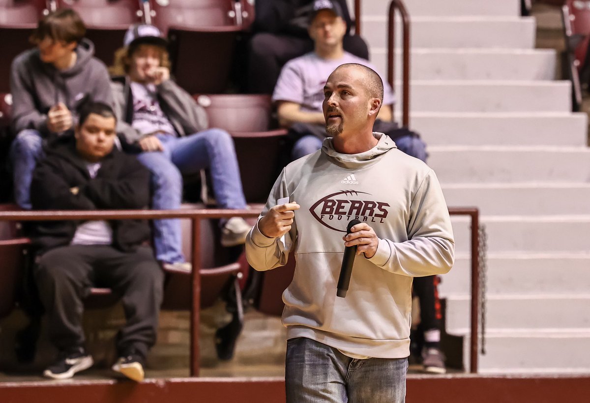 GSA_FCA's tweet photo. I think it’s safe to say we had a great time at our FCA Game Day at Missouri State! Great food, great fun, and a great message from @MOStateFootball Coach David Consiglio. 

Huge thank you to @SDRackley for capturing our day! https://t.co/B9UCfYDRIy