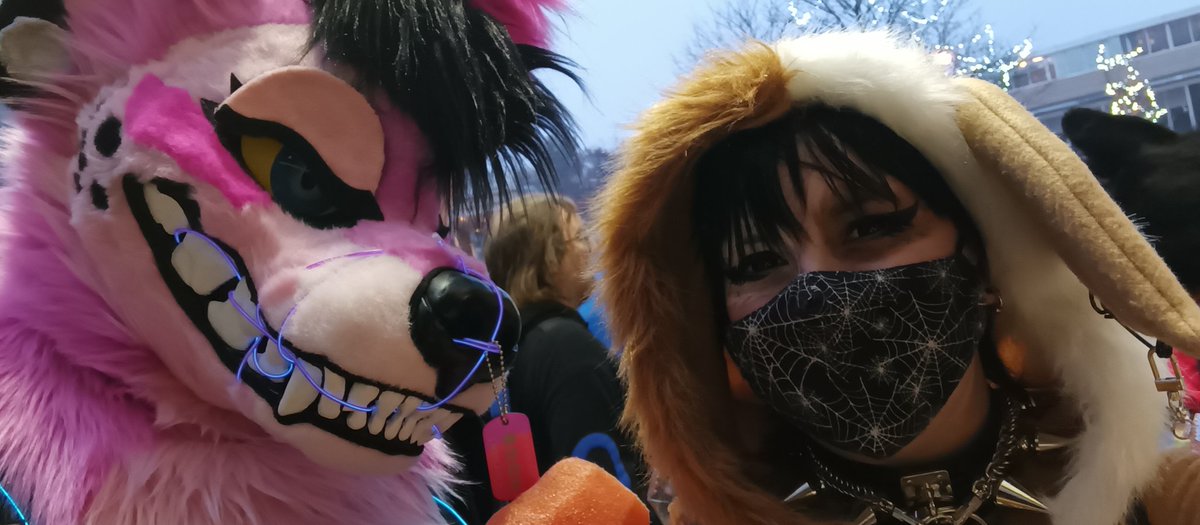 calicowizard's tweet photo. Pic with @PanicHyena back at MFF 2021 :3 I got to re-meet them at AMKE today!!
#newfuriend #yeen #confriends https://t.co/8XeNcxXhlv