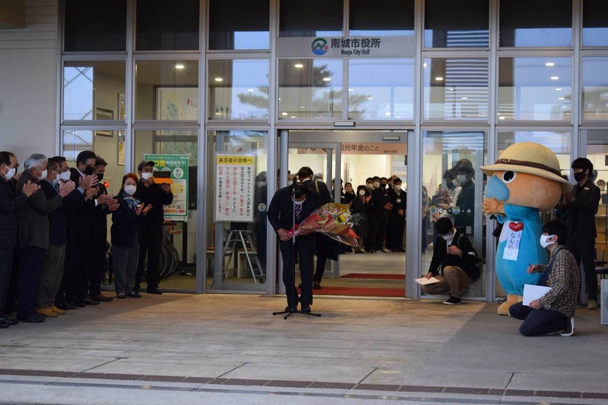 kojakeishun's tweet photo. 2022年2月14日(月)

本日は、古謝景春南城市長の初登庁の日でした。

たくさんの市民・市役所職員に迎えて頂きました。

南城市長古謝景春は、公約に掲げた事を全力で実現していきます。

今後とも南城市を宜しくお願いいたします。 https://t.co/JTR5r3A85S