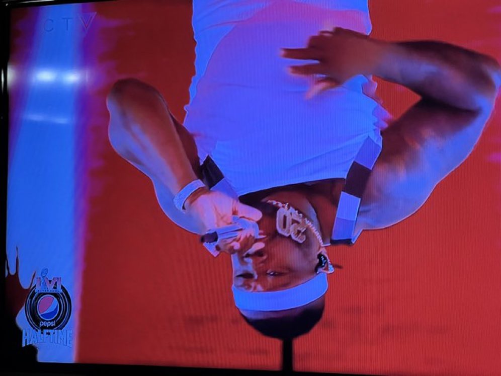 ComplexMusic's tweet photo. 50! #PepsiHalftime https://t.co/BfnYryVQPA