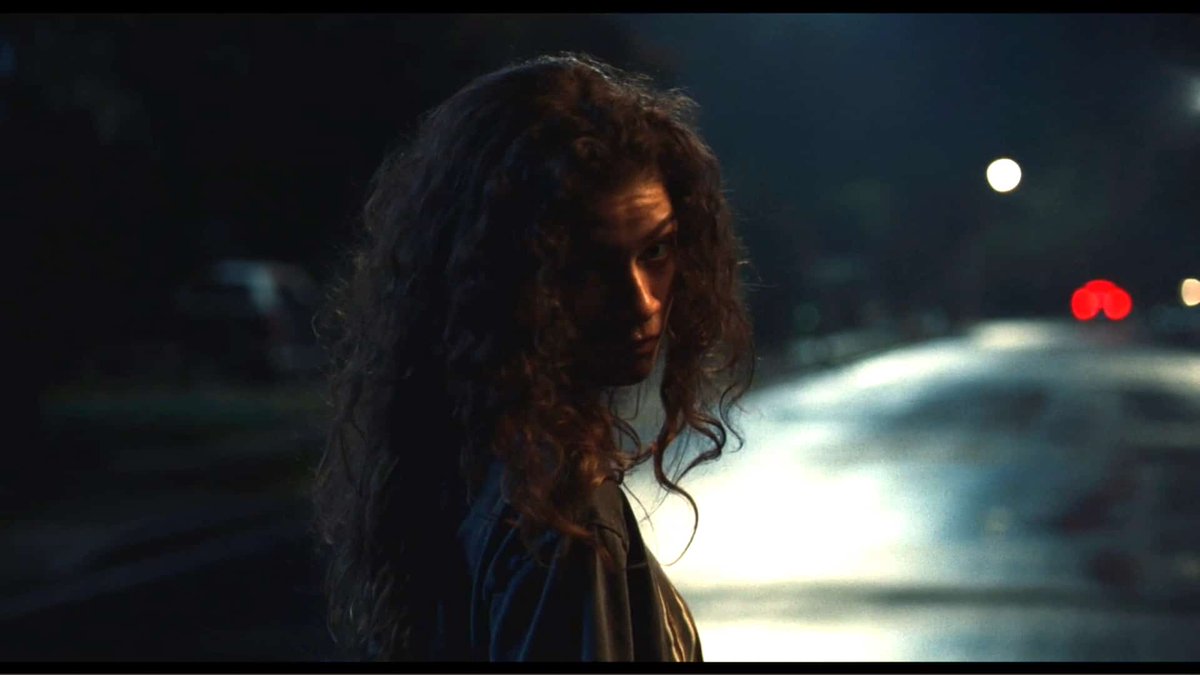 enews's tweet photo. "It's the big game tonight, you aren't really going to watch Euphoria are you?"
Us: https://t.co/4SPzL5Z7jK