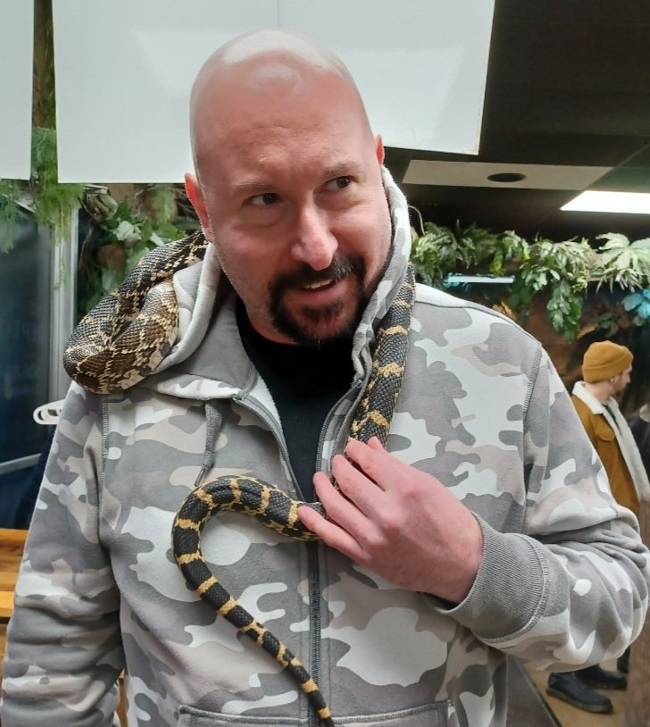 Cigargoyle_'s tweet photo. #snakefriend https://t.co/aoAU6Q0pRS