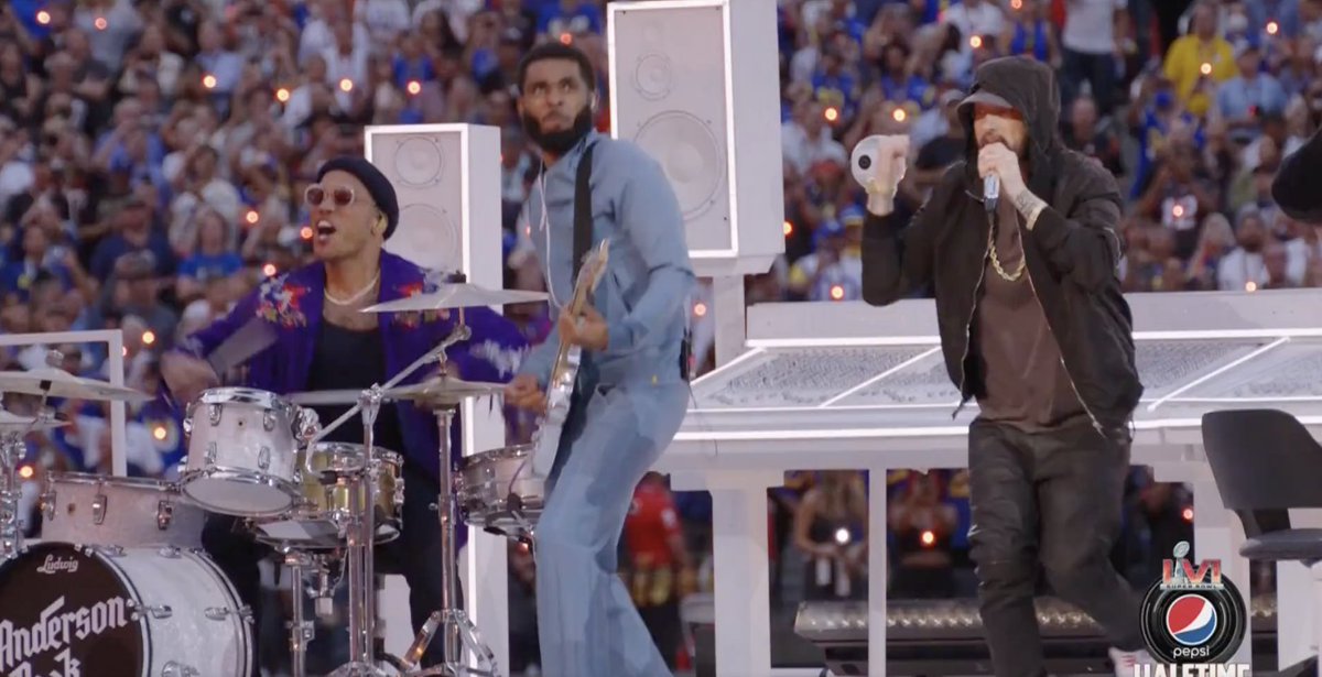 .<a href="/AndersonPaak/">ellie</a> sighting! #PepsiHalftime