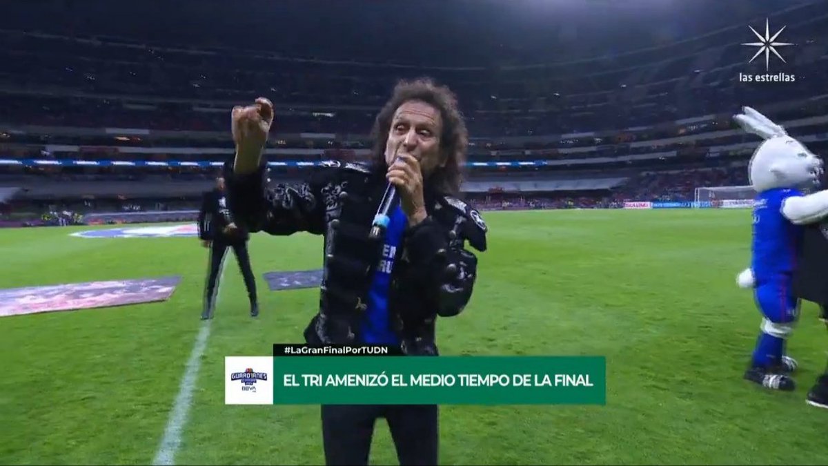 MomentosFutbolM's tweet photo. No es sorpresa que hayan llevado a tanta gente, tuvieron que hacer algo después de este show

#SuperBowl https://t.co/UbP4T9z8rG