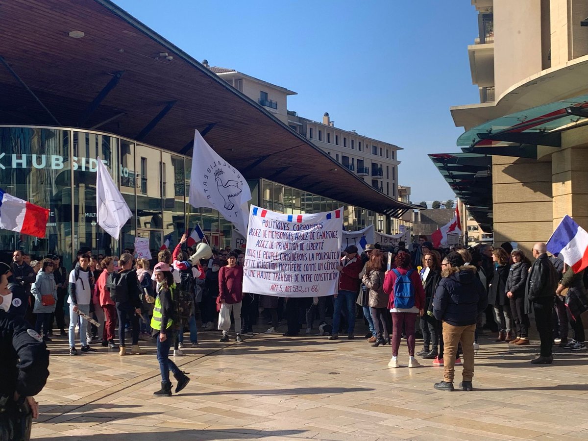 MunPapers's tweet photo. Le #ConvoidelaLiberte vu d'Aix-en-Provence !

https://t.co/0sZKkuiYSA https://t.co/642hV6N0cs