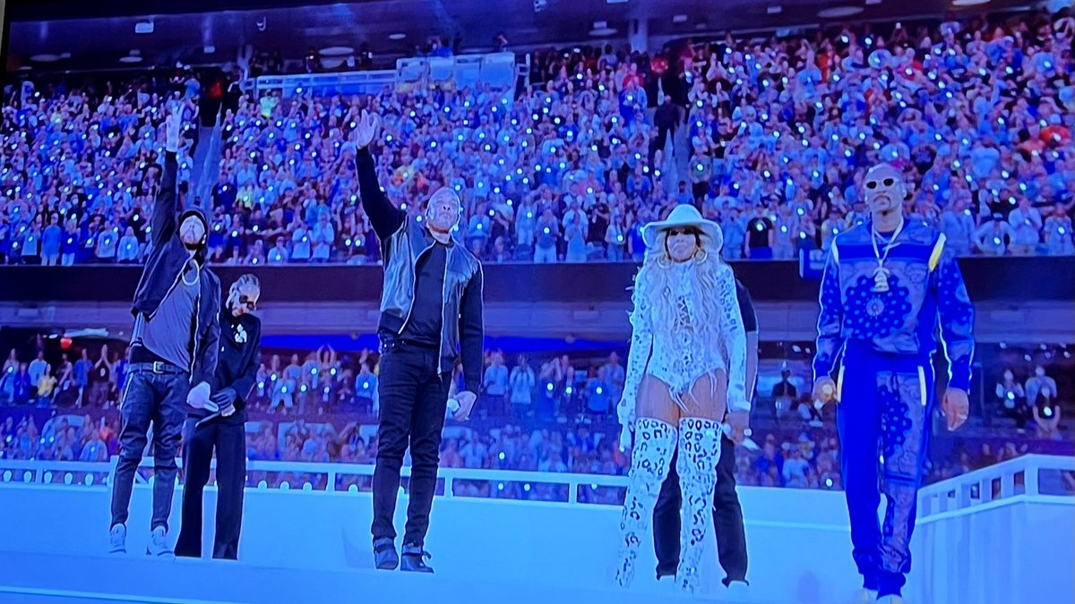 RapUp's tweet photo. Legends only #PepsiHalftime #SuperBowl https://t.co/LiqJ1ORxkT