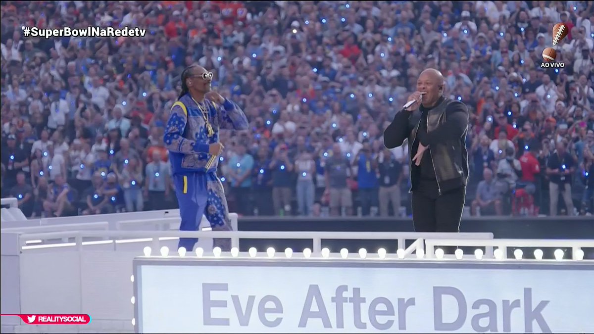 tracklist's tweet photo. As grandes lendas da música Eminem, Snoop Dogg, Mary J. Blige, Kendrick Lamar e Dr. Dre comandaram o #HalfTimeShow dessa edição do #SuperBowl https://t.co/XsIEUlF9GO