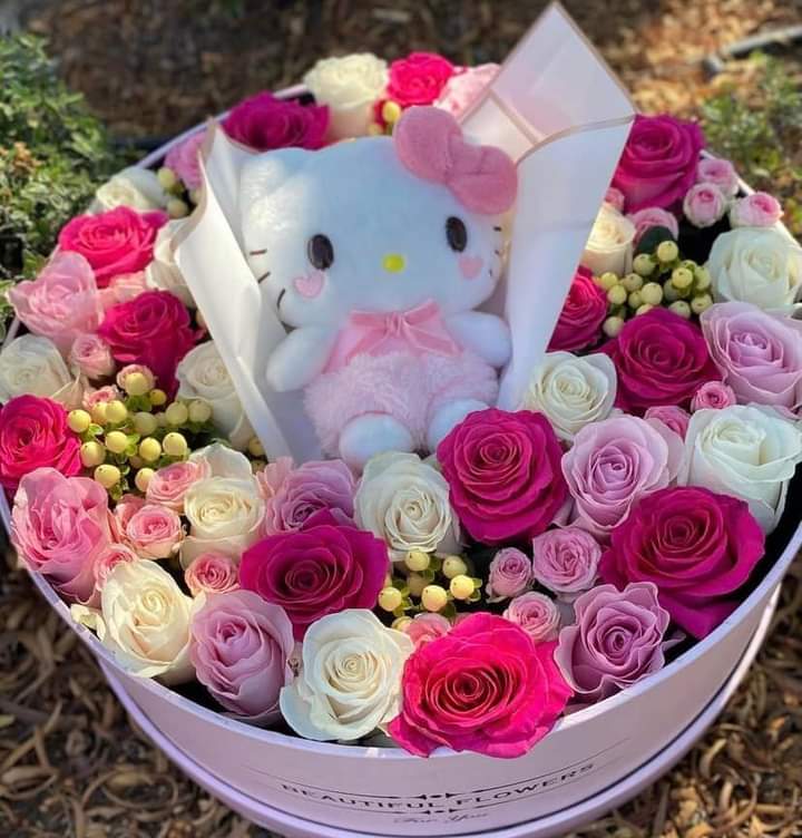 pinkiepocket's tweet photo. hello kitty bouquet https://t.co/nzE9LJZ6gf