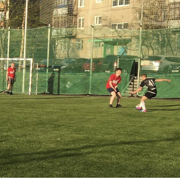 Был перспективным правым крайним, а стал хоккейным вратарем-алкоголиком