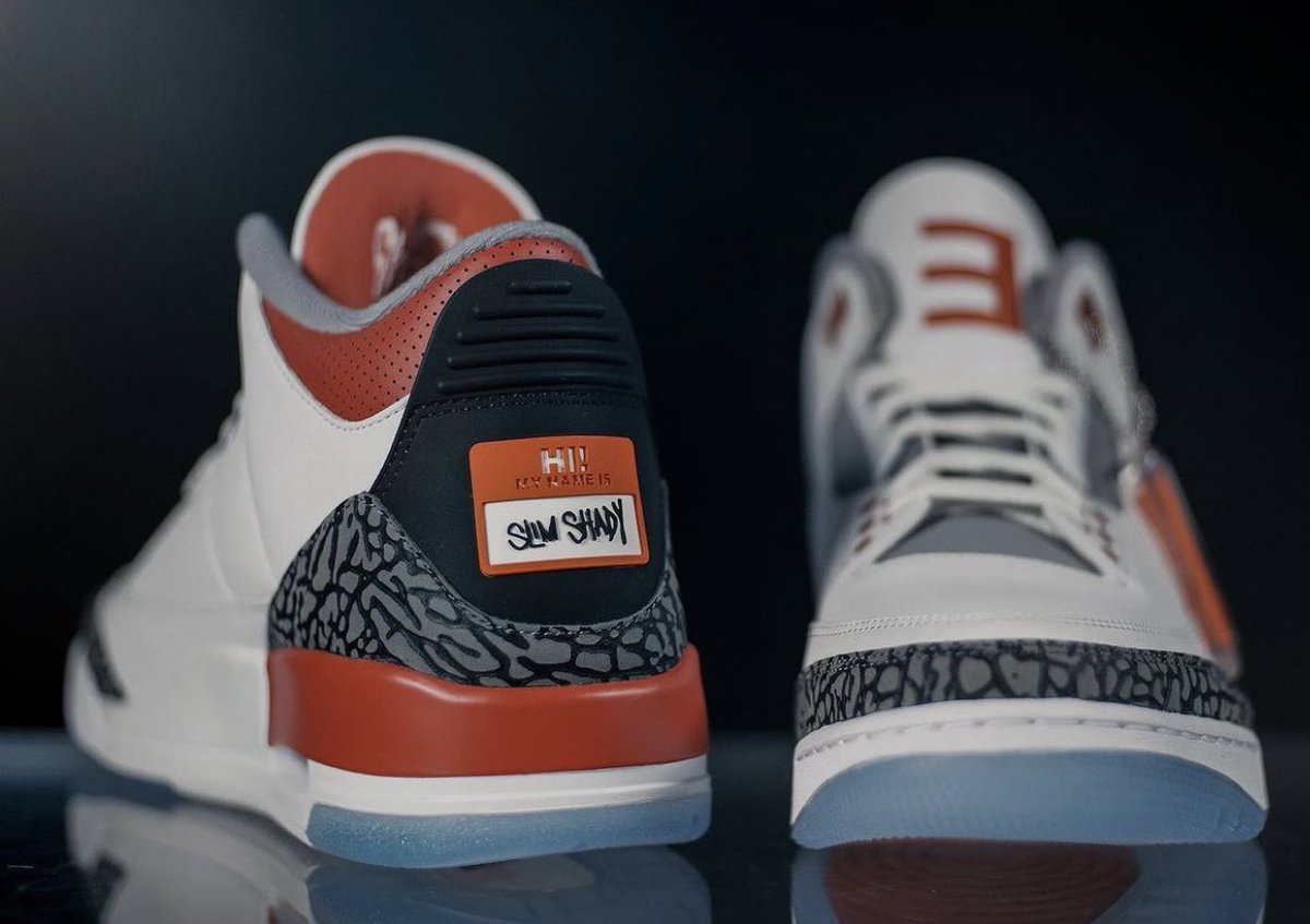 darrenrovell's tweet photo. Minutes after Eminem appeared on stage in his Jordan 3’s, he posted an up close look on Instagram. 

My Name Is Slim Shady is on the heel. https://t.co/QBCysXXiJS