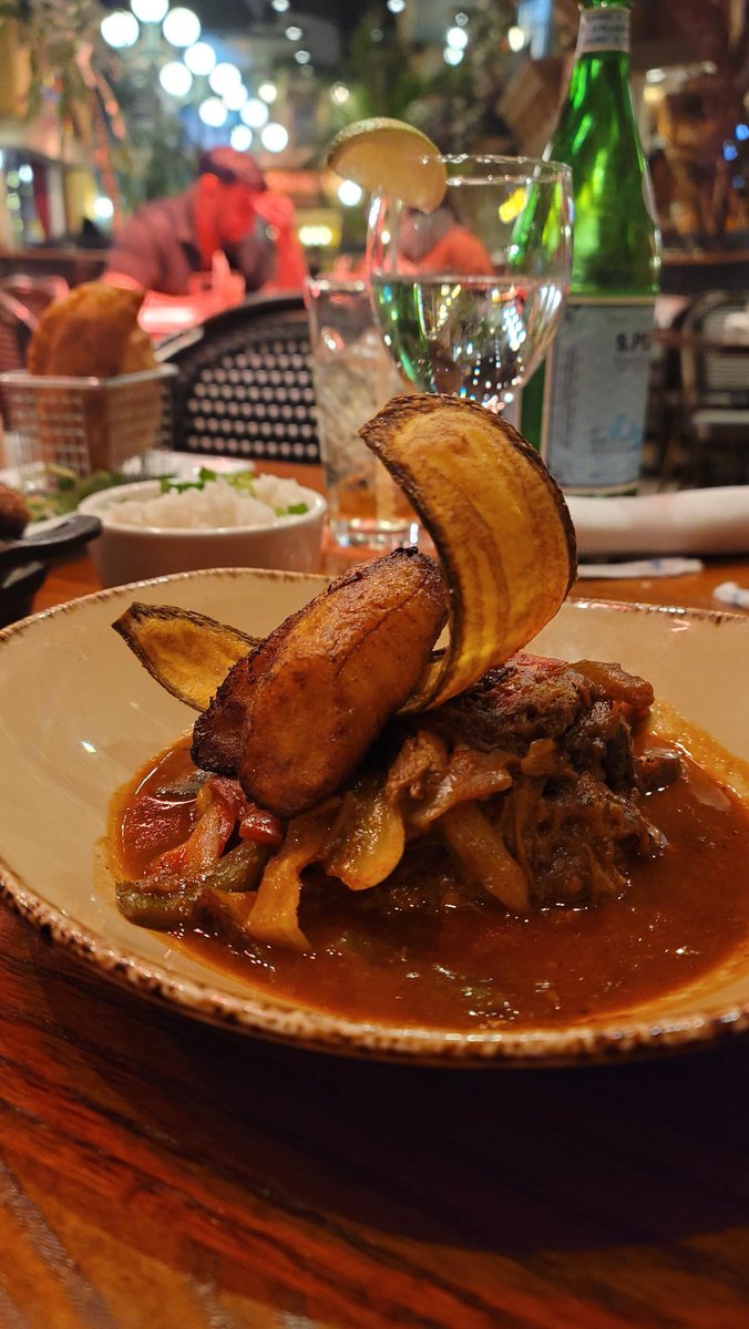 iamlshauntay's tweet photo. Hubby and I aren't watching the Superbowl this year.  Instead we went to @CubaLibreDC and indulged in some amazing food for dinner. Such a great way to spend our last night in DC. Currently watching anime and reading other people's tweets about the game. https://t.co/4iKP4vAqi8