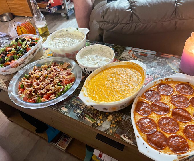 . @ReenayeStarr and my Super Bowl dip game is 🔥🔥🔥

Taco dip, blt dip, spinach dip, dill pickle dip, Buffalo