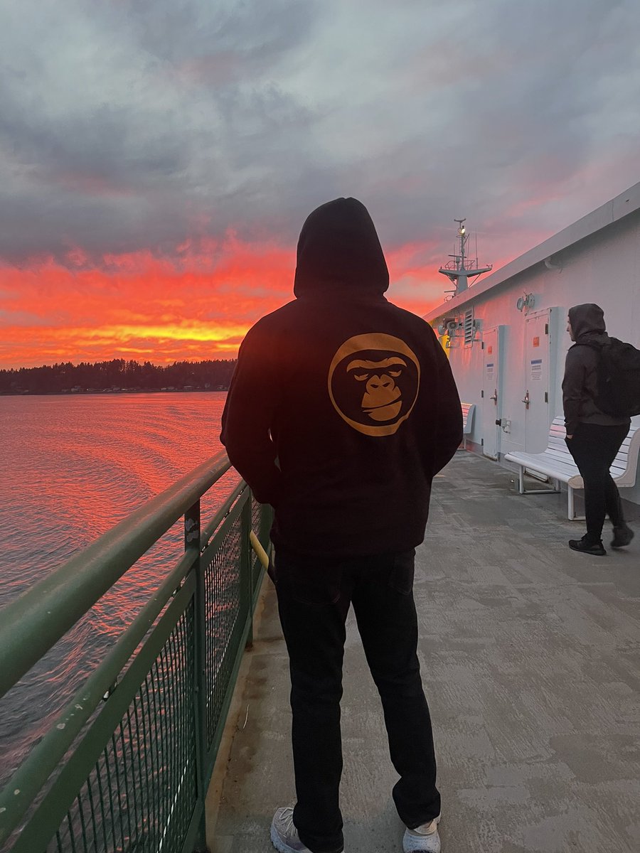 SolApeDEX's tweet photo. Thank you for having us Seattle! 💜#Solana #HackerHouseSeattle 🦧 https://t.co/mJgY44oNls