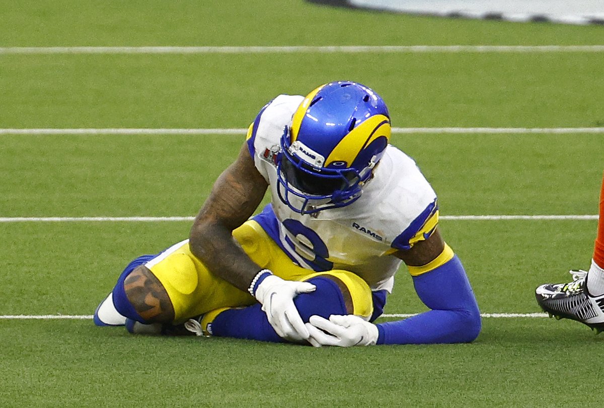 BleacherReport's tweet photo. OBJ has been ruled OUT for the rest of the Super Bowl https://t.co/vKg6Yb5z8R