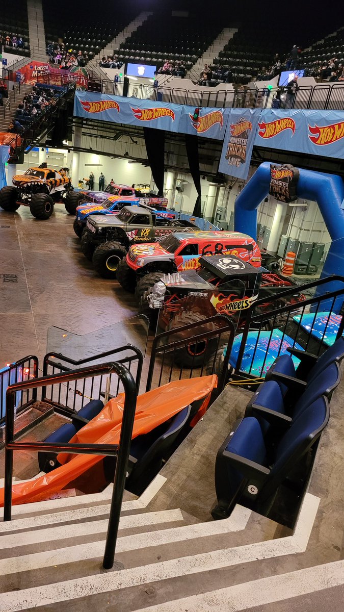 Nikki071813's tweet photo. #HotWheelsMonsterTrucksLive #cedarrapids https://t.co/2zuPRKLfNq