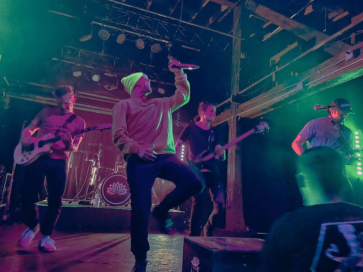 xed_die's tweet photo. @setfortomorrow show last night left me sore today 😅 https://t.co/59V2j1Z2l9