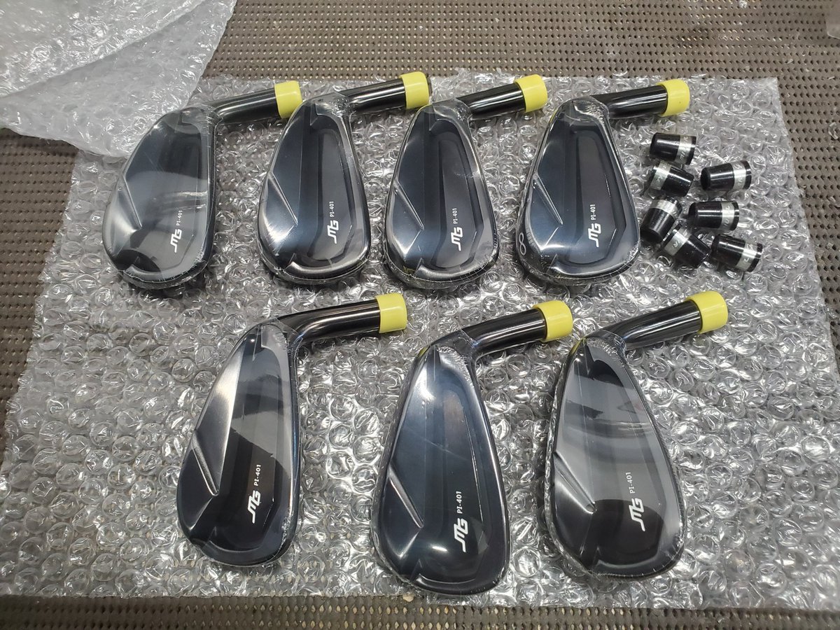 factory_bell's tweet photo. 『三浦技研✨~PI-401 BLACK LIMITED』
miuragiken人気の「PI-401 BLACK LIMITED IRON」の作製です☀️✨😝
お客様が選ばれたヘッドは「5~9・PW・GW」‼️✨
ソケットは「GT/Silver」🎵✨
シャフトはTRUETEMPER「STEEL FIBER」‼️✨
グリップは人気のクロス🎵✨😊
#三浦技研
#PI401
#BLACKLIMITED https://t.co/vd6t3eepH5