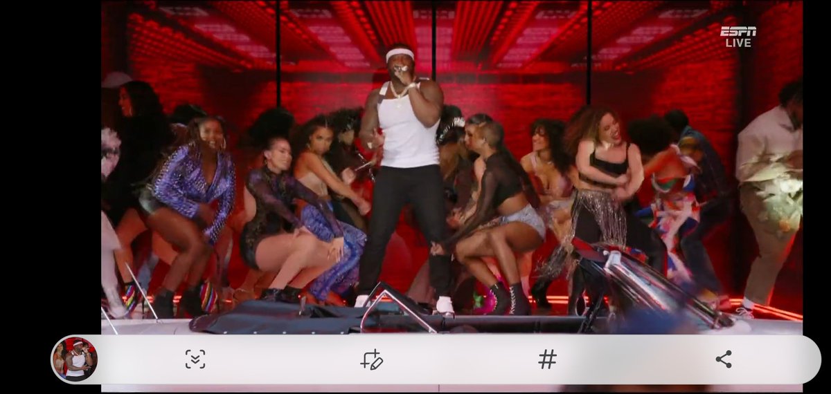 united_by_unity's tweet photo. Anyone else notice the total lack of racial diversity in backup dancers and, except for Eminem, the performers during the #SuperBowlLVI #superBowlhalftime half time show? Eminem then took the knee, against racism, during an event that was totally exclusive of other races? WTF https://t.co/6L3Z35rAx4