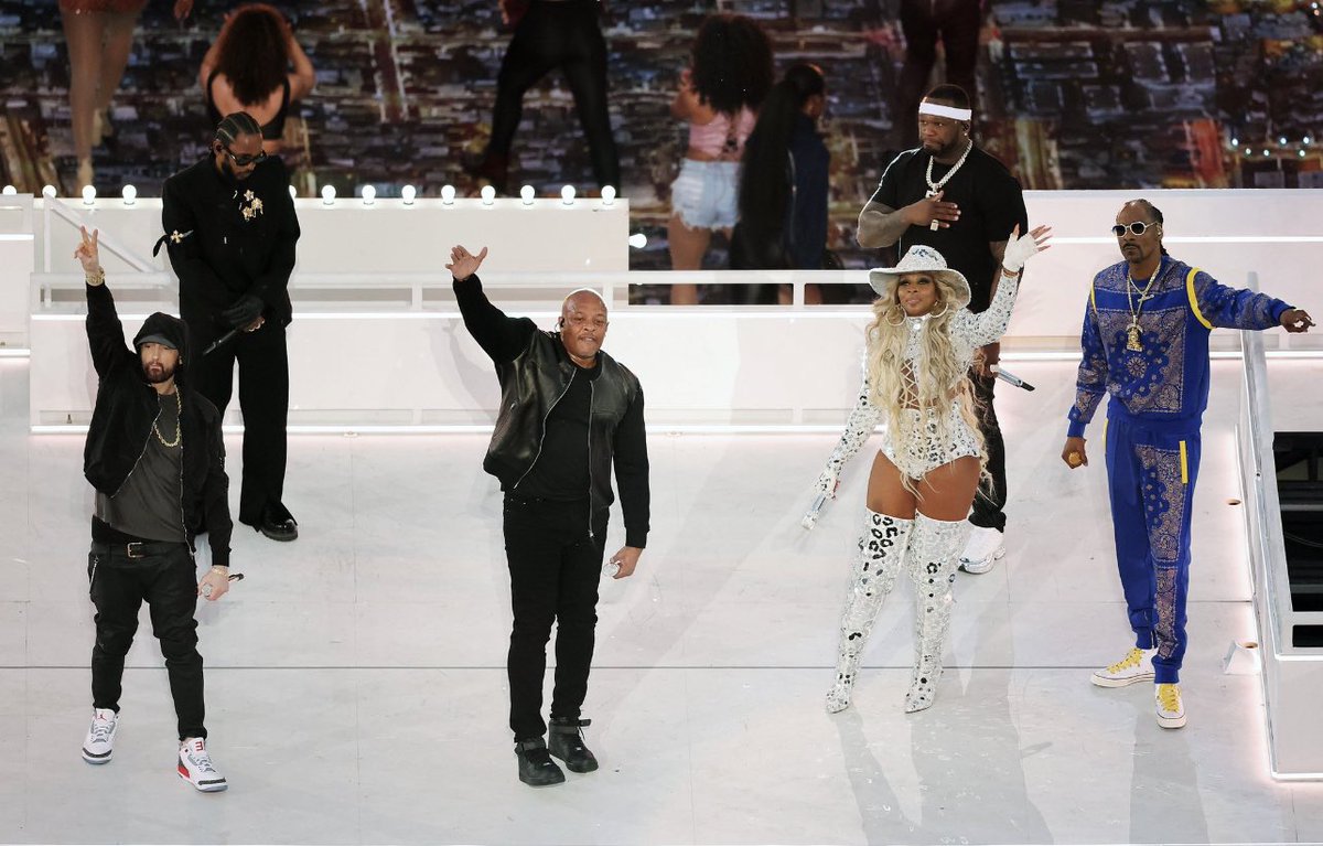 AshCherish's tweet photo. Halftime was LIT! #drdre #tookmeback #PepsiHalftime https://t.co/f28JvgKbpx