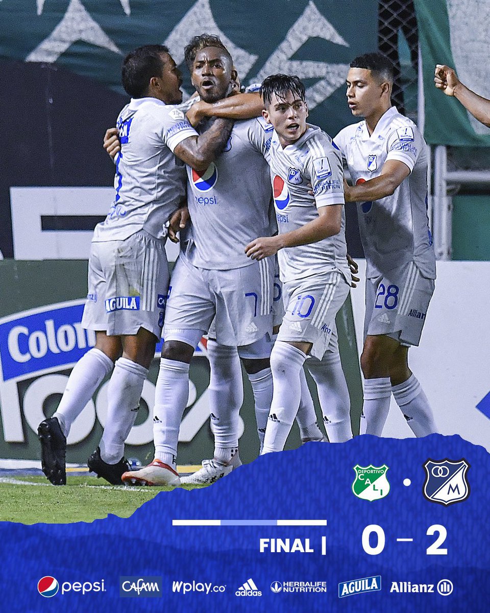 danielruizr10's tweet photo. Noches AZULES!!! 💙🤍⚽️🙏💪 https://t.co/4NHavMs14C