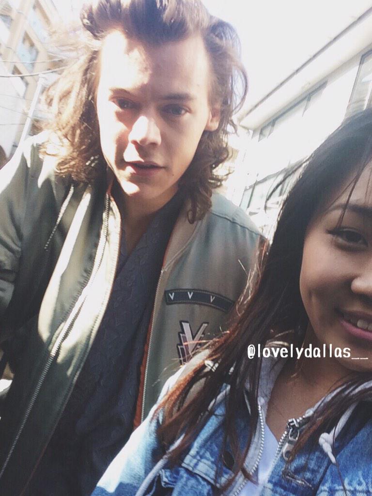 HLMXUpdates's tweet photo. 📸 Foto no vista (por nosotras) de Harry! 

©lovelvdallas https://t.co/ZwviXM0gK3