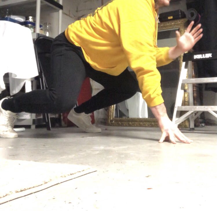 buddyvanjake's tweet photo. I’m in my parent’s basement practicing my d line stance if any of you guys need me @Bengals @RamsNFL https://t.co/UX8qnA5XvW