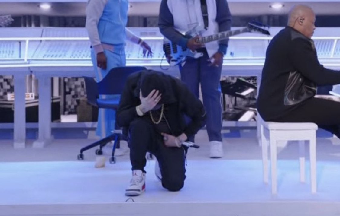 NFL: a few things.. There will be no kneeling in this performance 

Slim: “Now this looks like a job for me” #HalfTimeShow