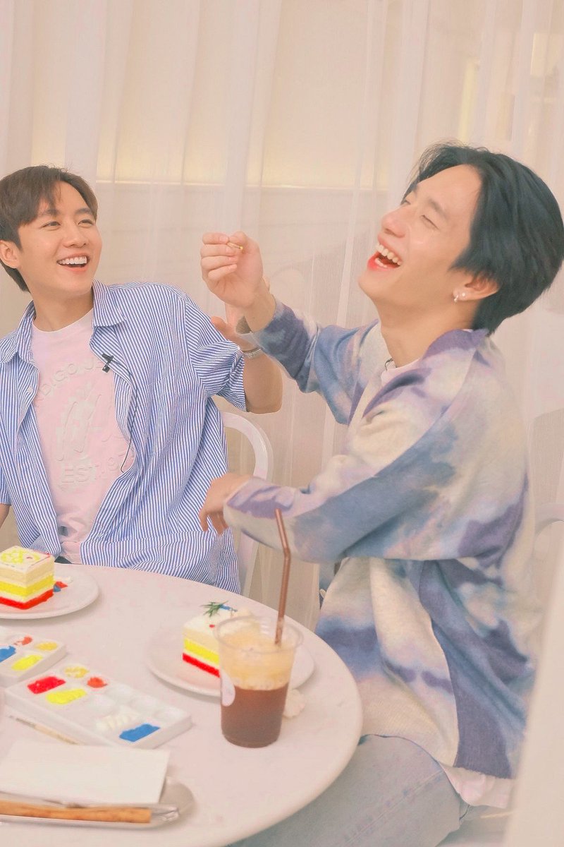 Eli_larai's tweet image. Sometimes you meet someone and it&apos;s so clear that you&apos;re somehow meant to be together.  Whether as friends, as lovers, or as something else entirely, they just work well together♡ Happy Valentines Day💌
#DayoflovePROMMARK #พร้อมมาร์ค  #PromMark