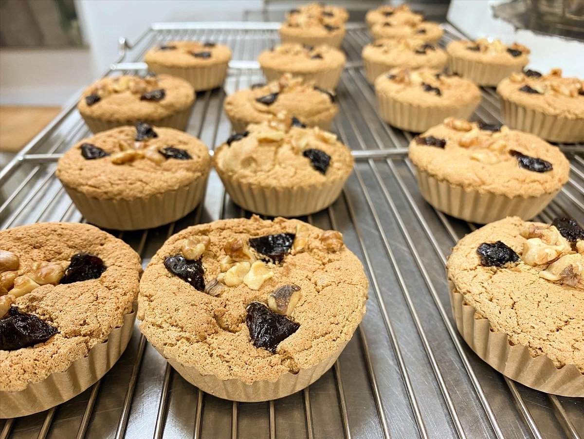 builddulce's tweet image. 本日の #GoodCake でございます😋
小麦粉を使わず米粉で作ったミニケーキです。白砂糖の代わりに低GIのココナツシュガーと甜菜糖を使用しています☝️