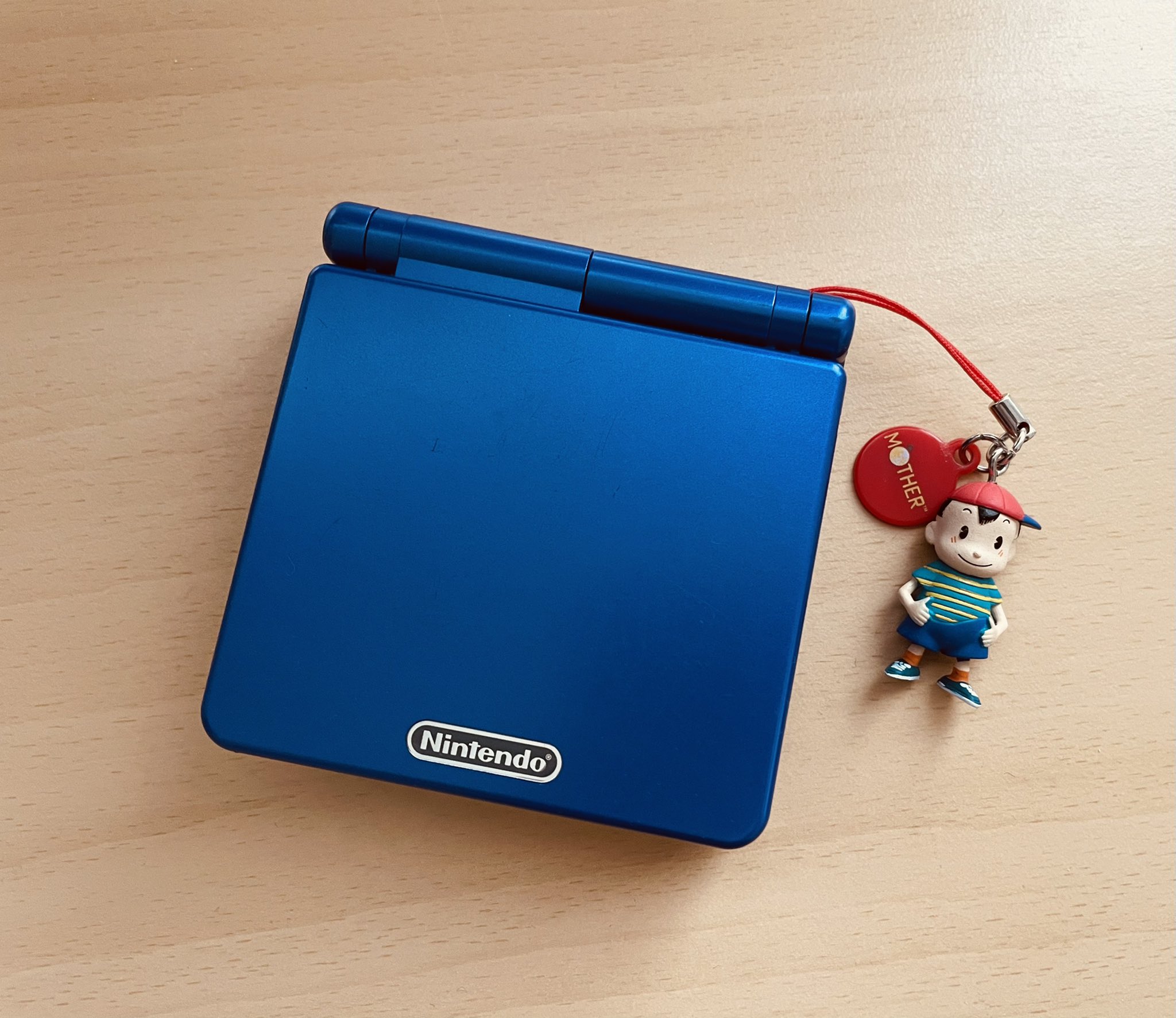 So S ゲームボーイアドバンスspは初めて買ってもらったゲーム機で本当に色んな思い出が詰まってる 今でもたまに ポケモンエメラルドを遊んだりします T Co Xumioe1mgr Twitter