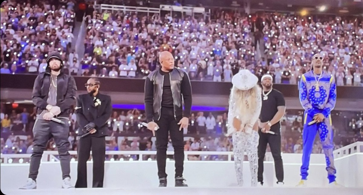 LeahReynolds06's tweet photo. Best halftime show ever 🔥 #HalfTimeShow #DrDre #nfl https://t.co/qpJXwMHCDR