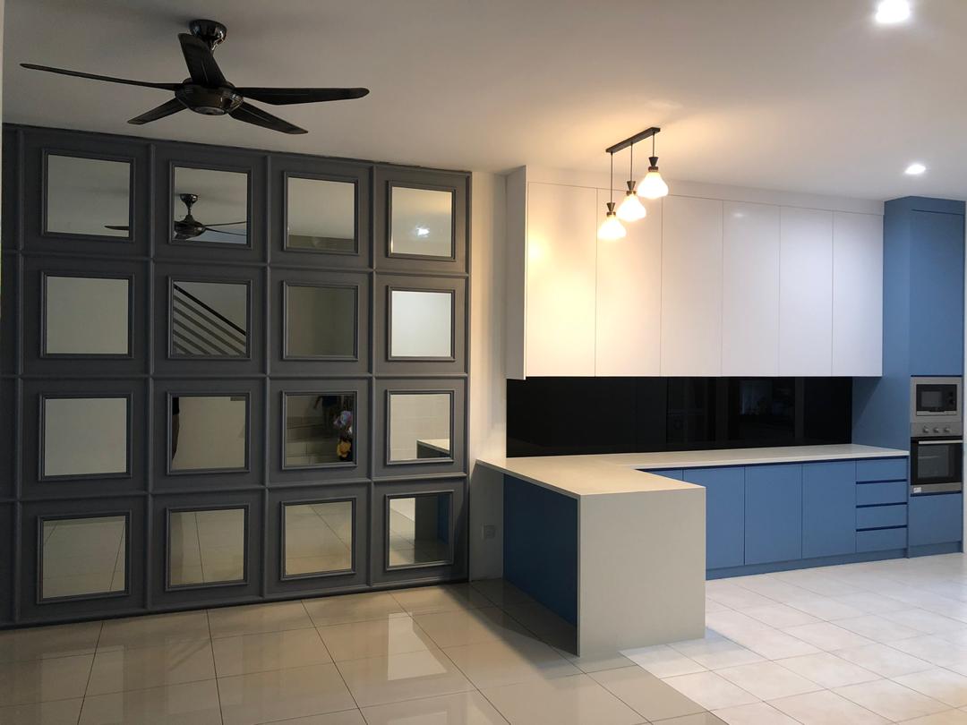 cantikwall's tweet photo. Kitchen cabinet ni sesuai bagi sesiapa yang suka konsep minimalis, tambahan dengan wainscoting with plain mirror ni boleh nampakkan lagi ruang bertambah luas✨ https://t.co/sLH0t9d5Zw