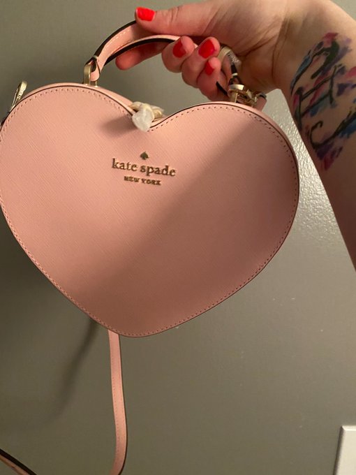 So happy, my purse came in the mail 💕 https://t.co/pcNMS2LxkT<a href="/tag/myfreecams"class="tags"><span>#myfreecams</span></a>