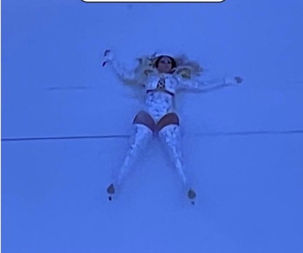 AuthorGina's tweet photo. Me for the next 5 days after dancing during the Halftime show.😭
#SuperBowl #HalfTimeShow #halftime #Dance #ImTooOld https://t.co/Kd0id0d3gL