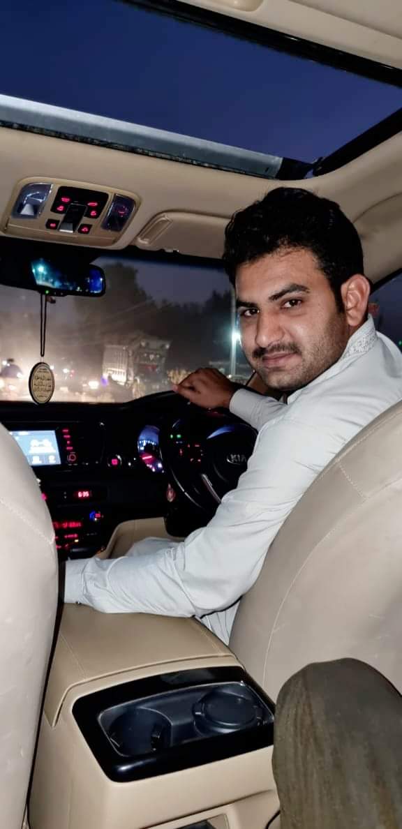 BrothersNewsPak's tweet photo. *ہمارے خلاف خبر کیوں لگائ ،نجی چینل کے صحافی پر قاتلانہ حملہ*
*چوک سرور شہید/بریکنگ نیوز*
*چوک سرور شہید: نجی چینل کے صحافی پر قاتلانہ حملہ مقامی صحافی کاشف ندیم پر 5 نامعلوم مسلح افراد نے روڈ پر جاتے حملہ کر دیا https://t.co/ygzhiBZ02E