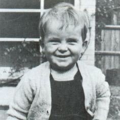 Happy birthday to the incomparable Peter Gabriel!  Keith Richards took this photo of him back in the day. 