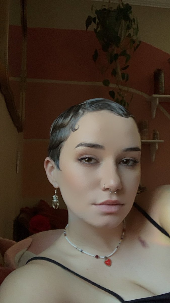 itsjust_adia's tweet photo. I forgot that this is my natural color that’s crazy https://t.co/mVyimTpTOw