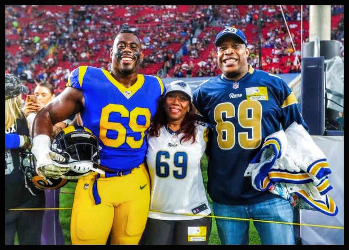 Congratulations to @SJD_51 @joe_vivens & #Familia
 #SuperBowl #ChampionsOfTheWorld
 @RamsNFL @RFootball 🪓💯🇺🇸