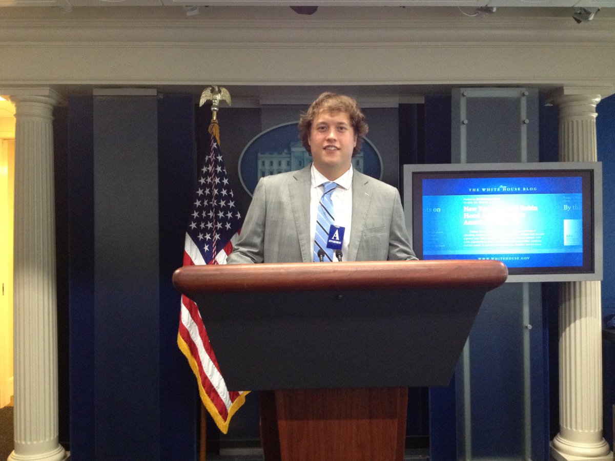 genebsperling's tweet photo. On May 10, 2012 I gave Matthew Stafford (who was in a financial literacy event) a tour of the West Wing. I told him ⁦@BarackObama⁩ was not in WH. He said “No worries. There’s only one way an NFL QB should ever get to come to WH and meet the President.” His moment has come. https://t.co/GP6C5UVQvU