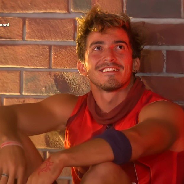 ElenaBewitched's tweet photo. Hace tres años te convertiste en el primer campeón rojo, el campeón más dominante superando toda clase de adversidades por eso sé que pronto estarás bien. ¡Te queremos Aris bebé! ♥️👑 GOLD3N WARRIOR ANNIVERSARY #StayStrongAri
#BatallaDeEliminación https://t.co/WWmLla7tna