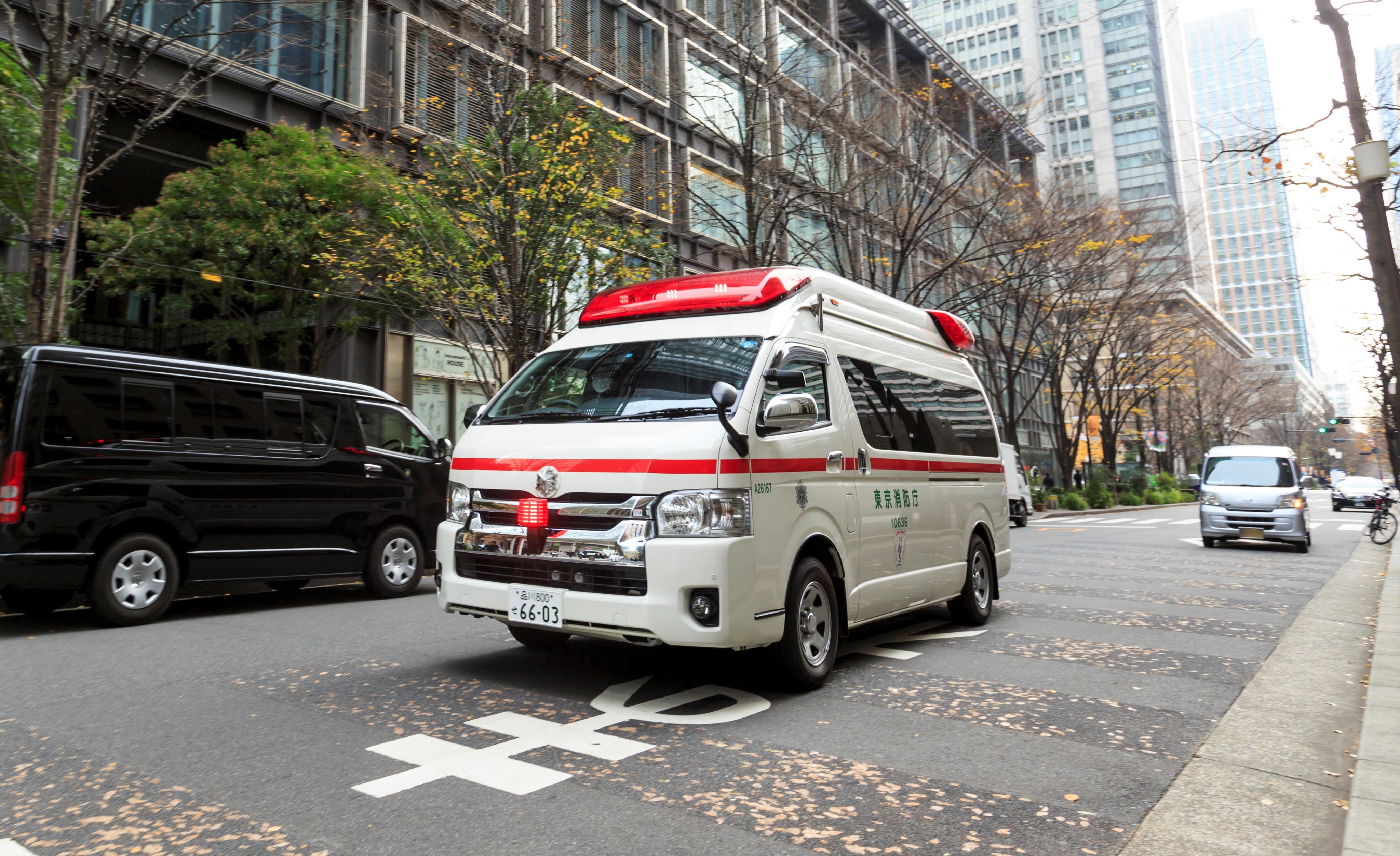 東京消防庁 救急出場増加中 救急車の出場率が98 を超えているため 11時50分現在 非常編成した救急車 55台を含む330台で運用していますが 通報を受けてから救急車の到着までに時間を要する場合があります 病院へ行く 救急車を呼ぶ 迷ったら