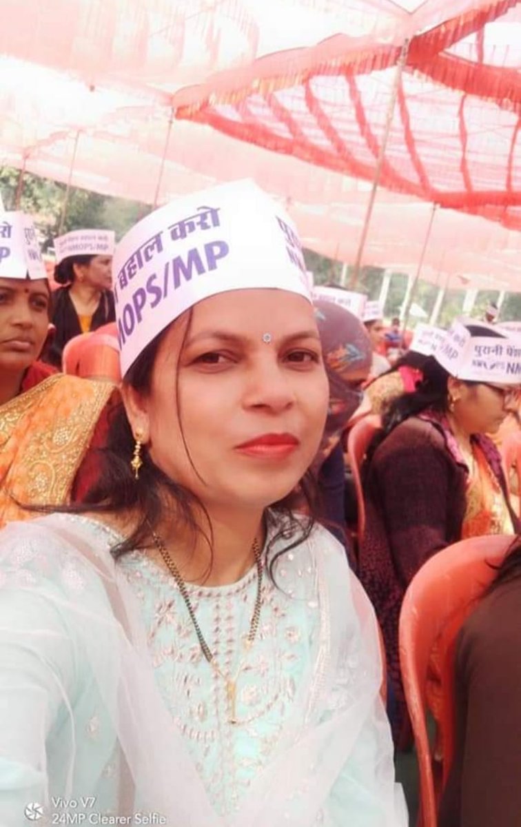 देश के हज़ारों हज़ार माननीयों को मिल रही 4-4 पुरानी पेंशन व साथ में वेतन देश की अर्थव्यवस्था के लिए भार नहीं है जबकि इन्हीं माननीयों की सुरक्षा करने वाले पैरामिलिट्री जवानों की एक पुरानी पेंशन अर्थव्यवस्था के लिए भार है🤔
पूछता है भारत!
#OPSforParamilitary
<a href="/narendramodi/">Narendra Modi</a>