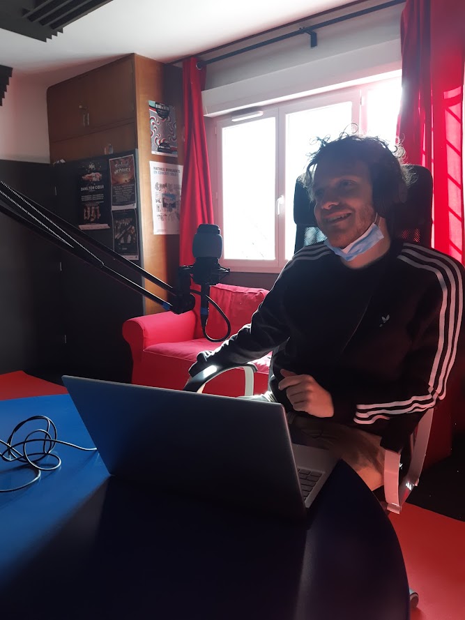 Merlin_Hicks's tweet photo. #Enregistrement à @radioactivetln avec l'équipe de la @FOL_83 💪Nous serons bientôt en direct un mardi par mois de 18h30 à 19h30 😍
#radio #toulon #association #numérique #internet https://t.co/41gM7CeHSw