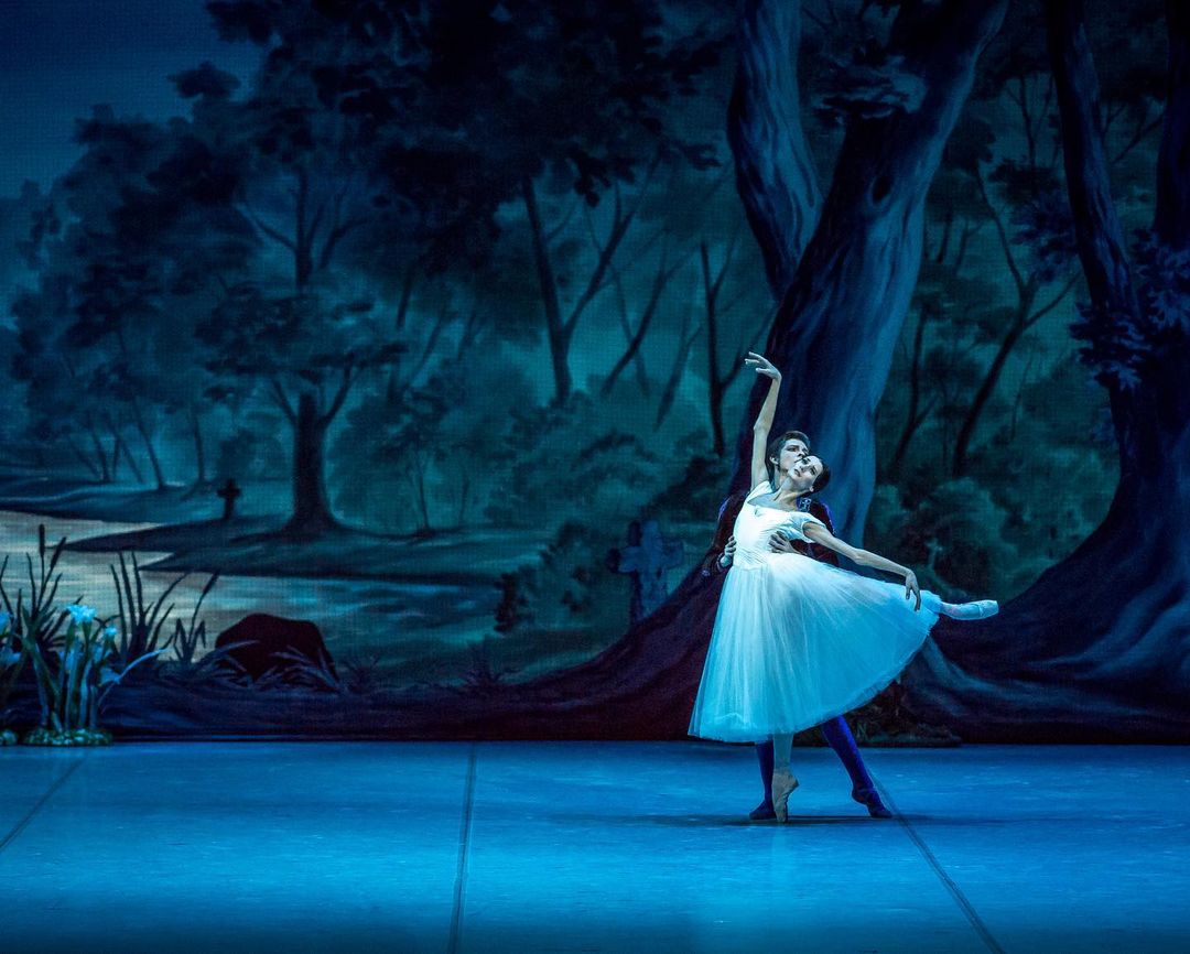 Mikhailovsky's tweet photo. 16 февраля Анастасия Соболева танцует заглавную партию в балете «Жизель».

На днях стало известно, что Анастасия стала лауреатом приза «Душа танца» в номинации «Звезда». От всей души поздравляем нашу прима-балерину с новой профессиональной вершиной!

https://t.co/UJoMl8pML4 https://t.co/CtHKxXrZ2R