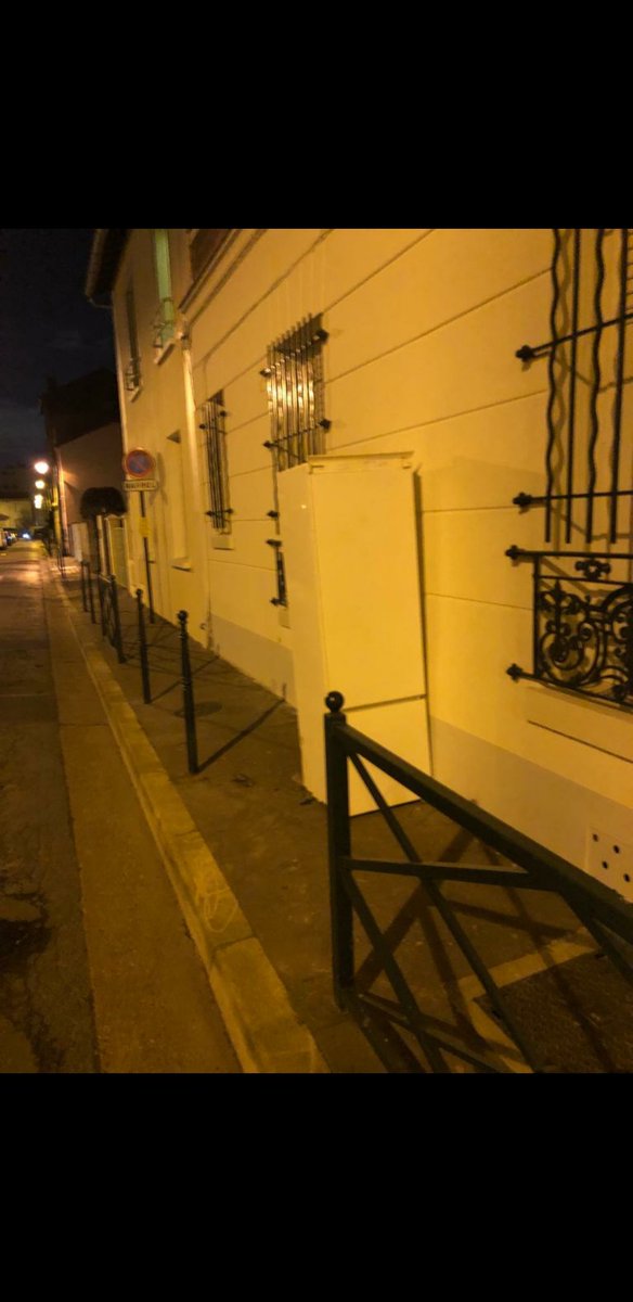 CAbandonnee's tweet photo. À #Colombes, on sent qu'il y a un domaine où les élus #eelv et #eelvcolombes se sont surpassés, ce sont les projets d'inclusivité et d'inclusion sociale : matelas solidaires, frigo solidaire, bricolage solidaire,...
#stopcrade
#stopcrotte
#saccageColombes https://t.co/d1pdCbHfOa