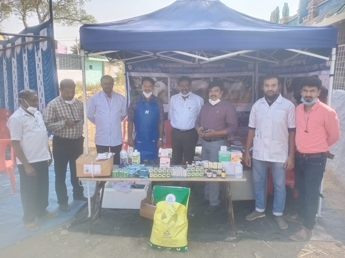 AHVS_Karnataka's tweet photo. ದಿನಾಂಕ 14/02/2022 ರಂದು ಬೆಂಗಳೂರು ಗ್ರಾಮಾಂತರ ಜಿಲ್ಲೆಯ, ದೊಡ್ಡಬಳ್ಳಾಪುರ ತಾಲೂಕಿನ, ವರದನಹಳ್ಳಿ ಗ್ರಾಮದಲ್ಲಿ ಬರಡು ರಾಸುಗಳ ಚಿಕಿತ್ಸಾ ಶಿಬಿರವನ್ನು, ಡಾ.ಎಂ.ಆಂಜನಪ್ಪ, ಡಾ.ವಿಶ್ವನಾಥ್,
#Banglorerural #CalfRally #HealthCamp https://t.co/TkHpQqzHOL