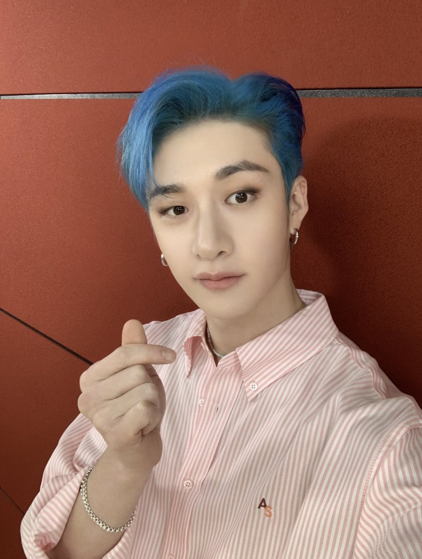 chaniearchive's tweet image. happy valentine’s day! 🍫💐