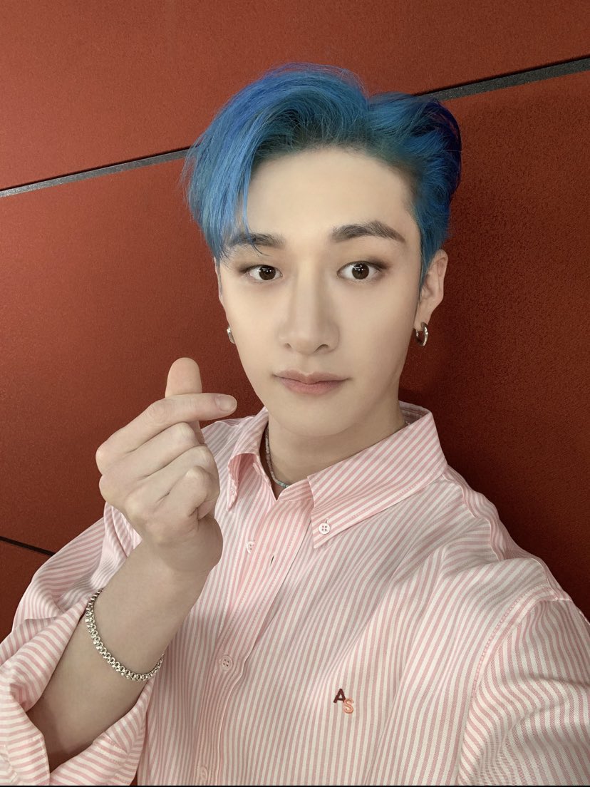 chaniearchive's tweet image. happy valentine’s day! 🍫💐