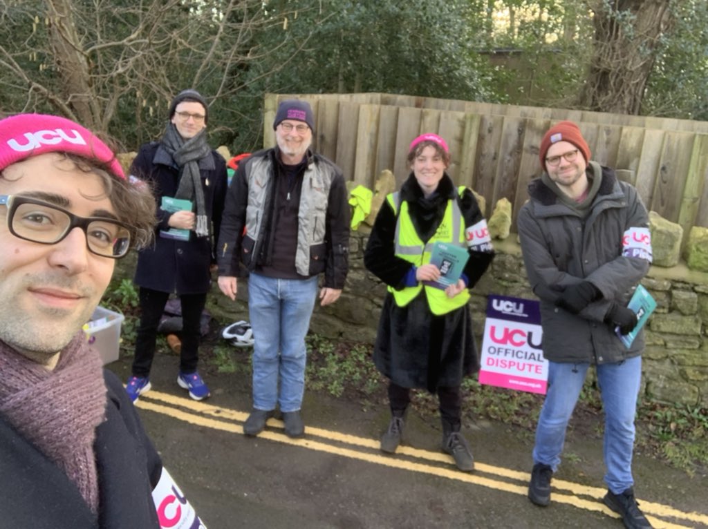 Roses are Red
Beanies are Pink
UUK’s proposals
On USS stink! 

Join the pickets! #UCUstrike #ucustrikes #bathucustrike #ucubathstrike